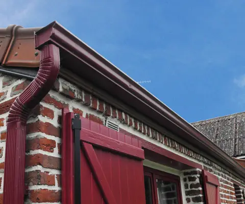 Pose de gouttière alu à Cambrai