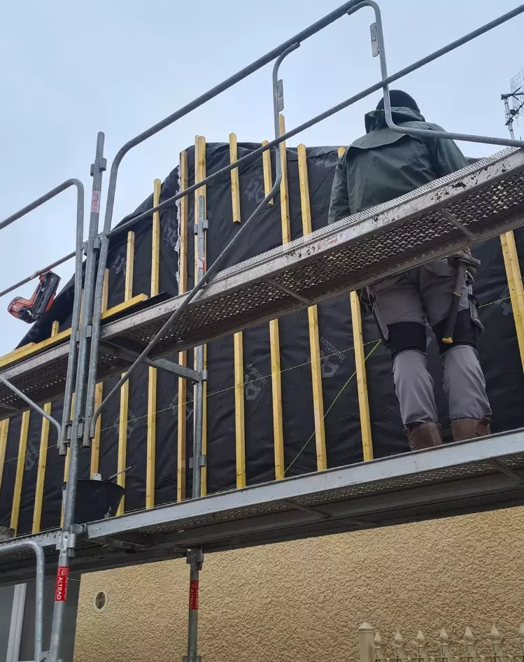 Équipe Lefebvre Couvertures sur chantier à Iwuy